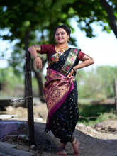 Brocket peacock border